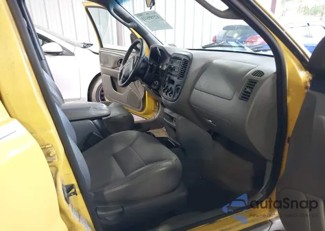 2001 Ford Escape Xlt z USA, uszkodzony, nr VIN 1FMCU04111KB81728